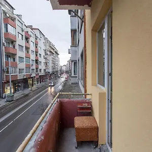 Elegant 2bdr With A Balcony Apartament